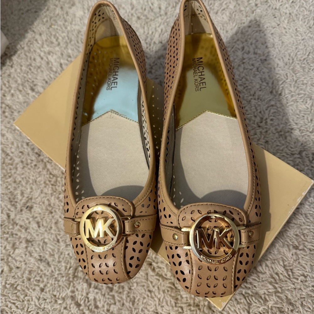 Michael Kors Fulton Moc in Nude Leather. Size 9:5